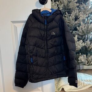 L.L. Bean Ultralight 650 Down Jacket in Black / Size 8